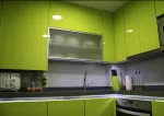Cocina verde minimalista